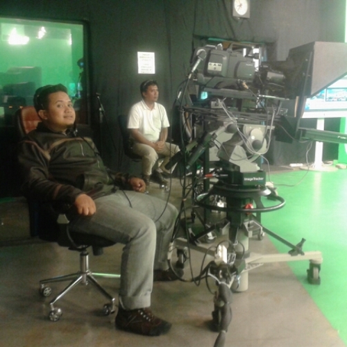 AndriTrist's profile picture. Camera Person, Video Editor and Motion Grafis ;) ~not wahabi but yes salafy~