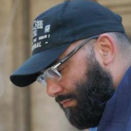 Sognatore, Poeta, Cuoco, Amante, Eclettico, Eccentrico, Un poco egocentrico, Folle, forse, più di quanto basta...