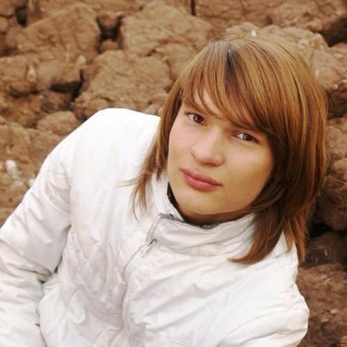 philyrrpp's profile picture. Actuar cantar y bailar no existe algo mas o si ?