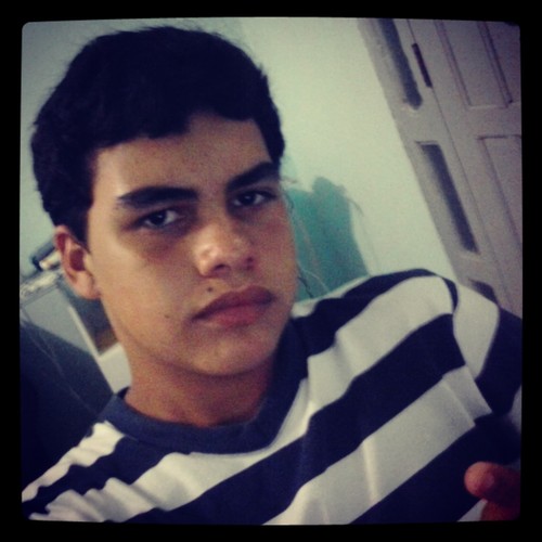 Os homens 
pensam que possuem uma mente, 
mas é a mente que os possui
Há pessoas que amam o poder, 
e outras 
que tem o poder de amar
(Bob Marley)