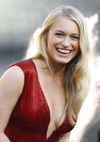 News and other bits & pieces, on actress Leven Rambin (TSCC, The Hunger Games) and beyond. Run by @chrisdvanne
https://t.co/xO7uujFkA4