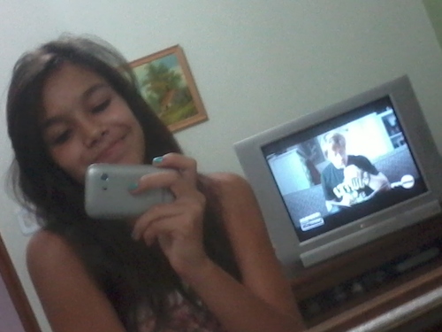 1 fato sobre mim: quando estou com vergonha ou fiko mexendo no cel ou dou risada ...s22 e amo One direction s22