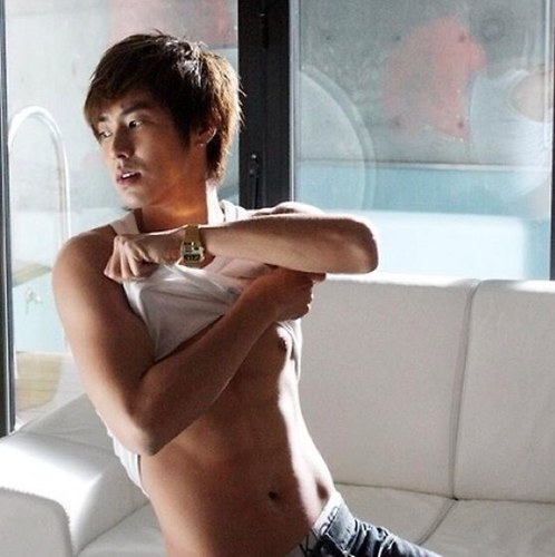 東方神起のカリスマリーダーyunhoです^^紳士？S？優しい？エロい？フォロワさんによって性格が変わるかも？基本は紳士？かも。