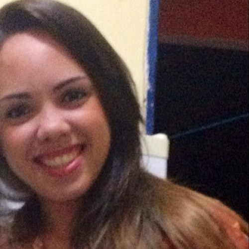 sou feliz , tenho ótimos amigos e uma família maravilhosa :)