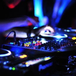 MUSIC FOOD GUITAR MUSIC FOOD GUITAR  ... thats basically the key to life . 
Love making music , producing others music , hosting events,Djing, liveperformance