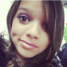 Soou louca, irritante, idiota, retardada, chata, mais também só os verdadeiros amigos me aguentam !