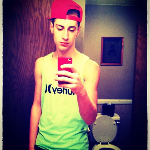 _yurack30's profile picture. Follow back