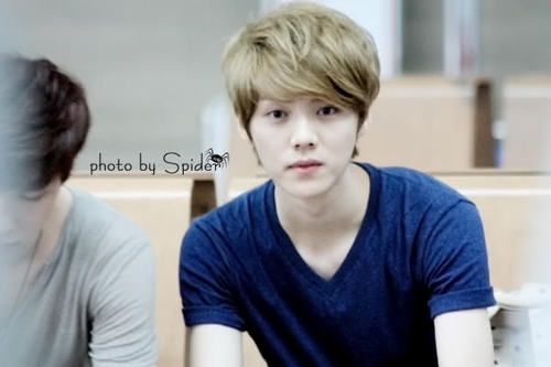 สวัสดีครับผมลู่หานแห่งEXO-M ยินดีที่ได้รู้จักนะครับทุกคน :) #EXOFAM
