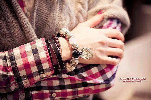 Almawadah87's profile picture. ‏مابقى بالليل نجمة ولا ...طيوف ذبلت أنوار الشوارع .. وإنطفى ضيّ الحروف يالله يا قلبي سرينا .. ضاقت الدنيا علينا 🌹