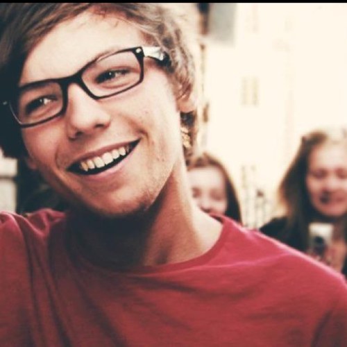 LousGiganticAss's profile picture. This is my Bio. Still not sure what i should put here.. Ermmm 1D for life mkayyy? La la la love you all have a 1Derful day. Bye.! Xx