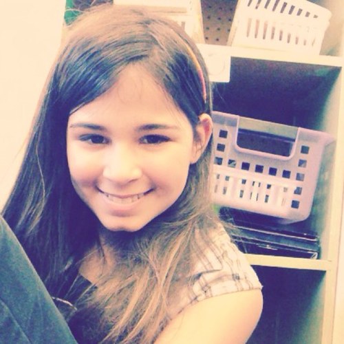 Hi its Katie :D I luv fashion,shoes,music, and money. I luv a band One Direction.  Acting is me life. Make that following button turn blue plz thnxxx :)