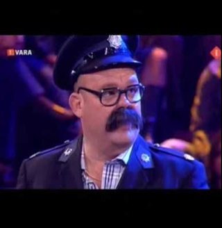 hethoedenfeest's profile picture. Het hoedden feest is een feest dag uit glaanden brug. Wij willen die feest dag graag voort zeten.
Fan van de koningin