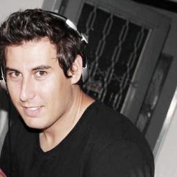 Dj 23 anos, moro no sul de minas, sou simples assim, quer me conhecer mais sigá-me!!!