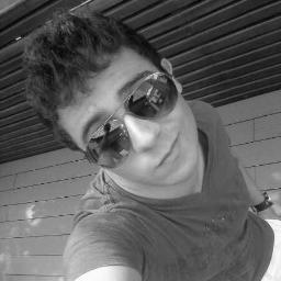 18 anos, Corinthiano, retardado, preguiçoso, gordo. :)