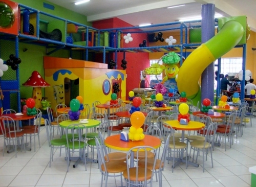 Foto de brinquedão montado em buffet,