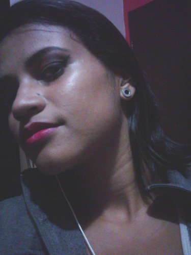 18 anos,Chocolatra,curto sair,amigos,festas,bebidas,musicas,comidas,doces,etc...