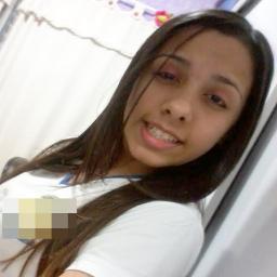 Dramática, irritante, louca ,irônica,anormal, estranha, desligada, chata e MUITO CIUMENTA . Prazer: EU ! :)