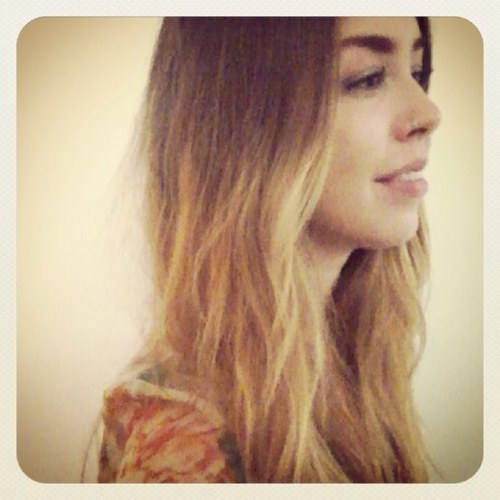 Looking up. Design/Marketing/PR'er. Daydreamer. Devouring the world.