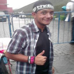amo video game,pizza,facebook,treinar,dançar,cantar e atuar