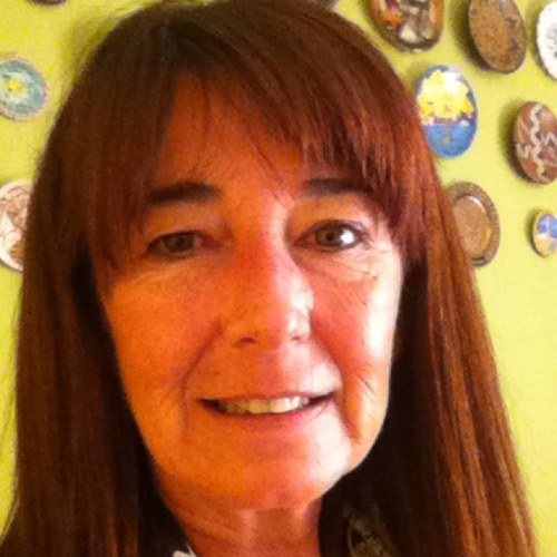 mujer de 50 años, alegre, dinamica y muy contenta con la vida