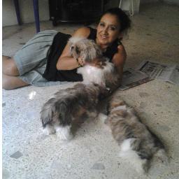 Mujer emprendedora que ama mucho a sus hijos y cree en Dios