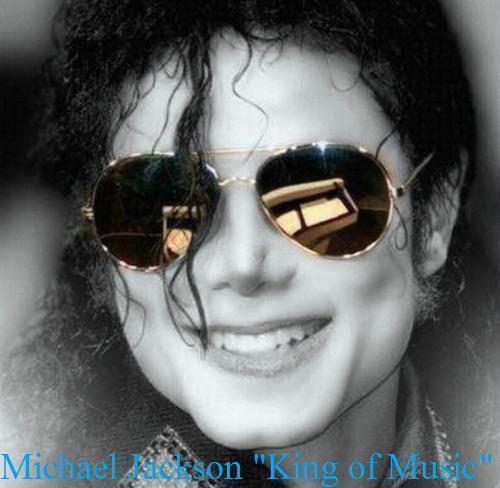 a proud moonwalker, here to seek #MJfams out I'll follow back! Michael Jackson is my idol, my everything. no respect for Michael, don't bother following me .