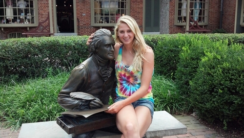 Kris10Larrick's profile picture. William&Mary Volleyball --♥
6 foot One-der