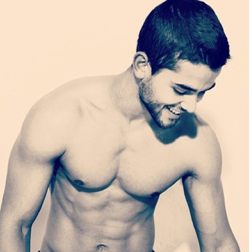 LongoYaniv's profile picture. 