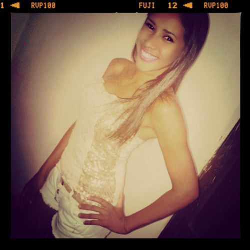 30 Anos,Magra,Baixa,mãe da @lays_Awwn,@samaramedeiro16 & @Ellaynelane, segue? sigo de volta (: