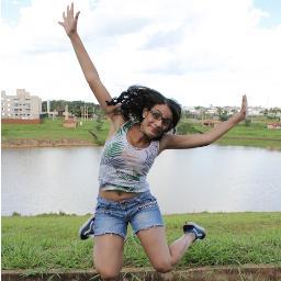 Faço o zine ESTRIDENTE, professora de sociologia, Cientista Social, adoradora de gatos, baixista, Feminista e namorada do @FabioFMoura77
