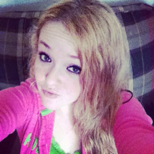im 5'2 i have blonde hair and hazel eyes i love my family nd friends. I also cheer.dance, and do tumbling i also wana be a professional backup dancer:)3