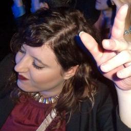 Tralaraaa's profile picture. Ordinaria y sarcástica a la par. Una pizca geek. De mayor, vieja cascarrabias. Procrastinator.