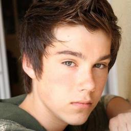 @TeenKalelCullen is my mom! Gamer4life, It's in my blood. I also play soccer! 12 yo