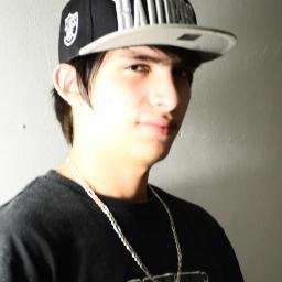 Hackiado 2x ... Sou fã de @JustinBieber , gosto de Axé e Forró, sou cover do Luan Santana e um baita de um mentiroso...Follow-me? :)