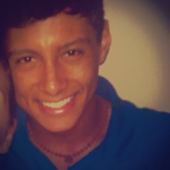 Eu tenho um anjo, ele não usa nenhuma asa, ele usa um sorriso, que derrete meu coração. @siidneymiranda ♕ LUTO #VitorFOX :'(