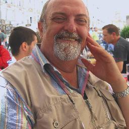 PENSIONATO VEDOVO, EX INSEGNANTE, EX FOTOGRAFO NATURALISTA, EX..............?