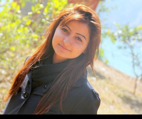 aaaraatti's profile picture. Woods are dark lovely and deep but I have promises to keep. Miles to go before I sleep & miles to go before I sleep.