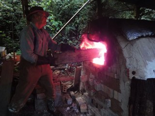 Ex Woodfire Potter. Based in Frome. See website; https://t.co/XZo9DlyEMP