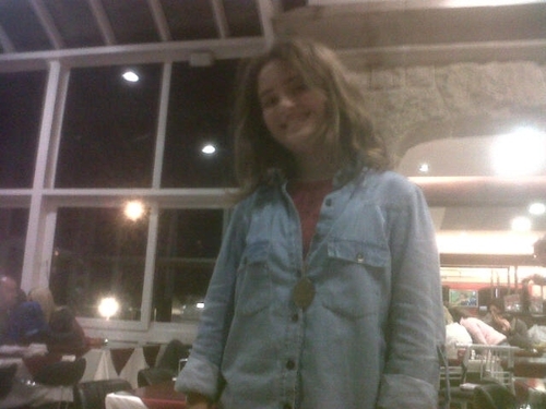 antoo1418's profile picture. No puedes cambiar tu pasado pero puedes dejarlo ir y comenzar tu futuro  , amo glee ♥. Follow me and  FOLLOW BACK.