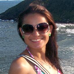 Sou pessoa de dentro pra fora.Minha beleza está na minha essência e no meu caráter.E estou aqui é pra viver, cair, aprender, levantar e seguir em frente...