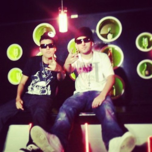 @JayP_ElNatural & @Madnarg son un dúo de artistas Colombianos de música urbana. Compositores, cantantes y productores.  #NaturalHighMusic #NaturalStudio