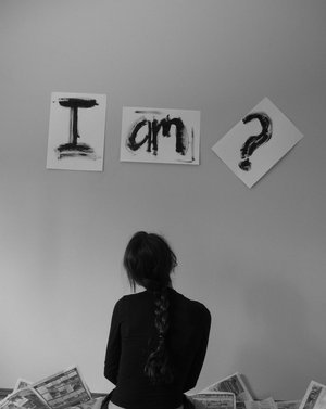 Sigueme... Pero no se a donde voy.
--Beber, Drogar y Follar... Que la vida se va a acabar.--
Cursilerias, sexo, pendejadas, y algo mas.