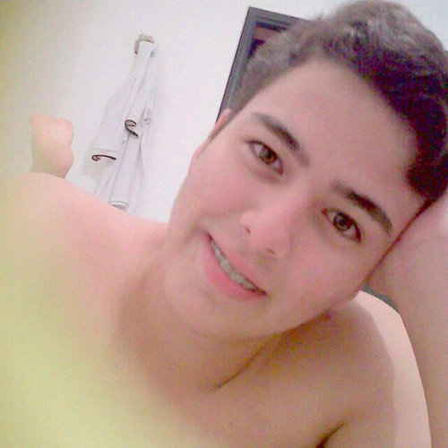 Da vida não quero muito. Quero apenas saber que tentei, tive tudo o que esteve ao meu alcance, amei tudo que valia a pena e perdi apenas o que nunca foi meu.