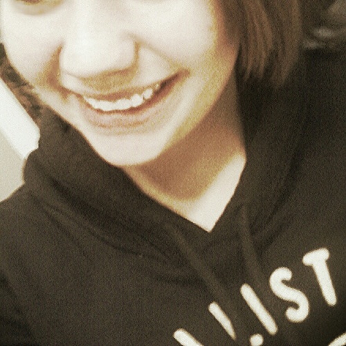 Big hair = Big dreams. Normal people scare me. Middle finger up! Made account 3/21/13 #followme