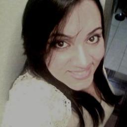 Uma pessoa muuuuuuuuuito feliz e totalmente dependente de Deus!!
Faço parte do grupo Rhema Singer's (soprano) 
♪ Uma nova história Deus tem pra mim... ♪