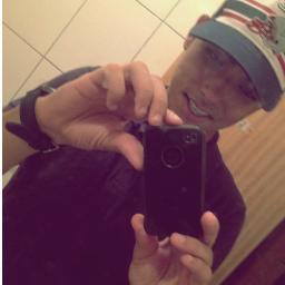 Aquele mlk que tenta te enpreciona ♫♪  Romantico , Atraente , Sedutor com geito de Safado :$:$:'