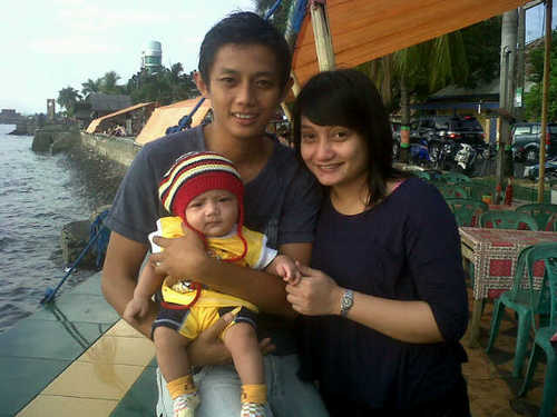 Rhieanno's profile picture. Simple :)