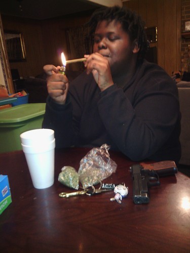 heart of a hustla, mind of a G . friends nd hoes aint boud shit . wher wass they when i wass on my DicK? #freeRayMo