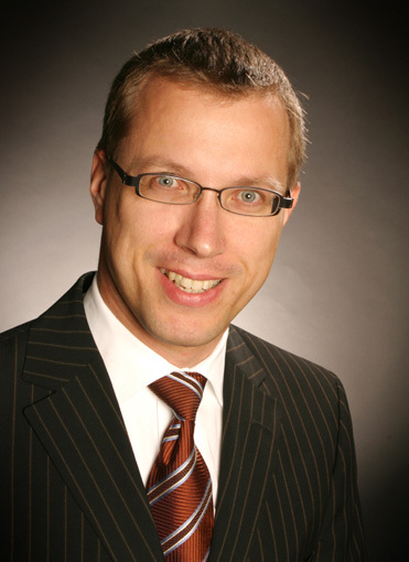 Internet Marketing Experte. Zeigt Ihnen den richtigen Weg zur finaziellen Unabhängigkeit. Motto: gute Geschäftsmöglichkeiten müssen nicht etwas kosten!