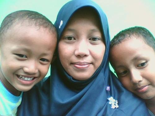 Muslimah yang masih belajar menjadi seorang Ibu. Bercita-cita menjadi Pengusaha Sukses Mulia.